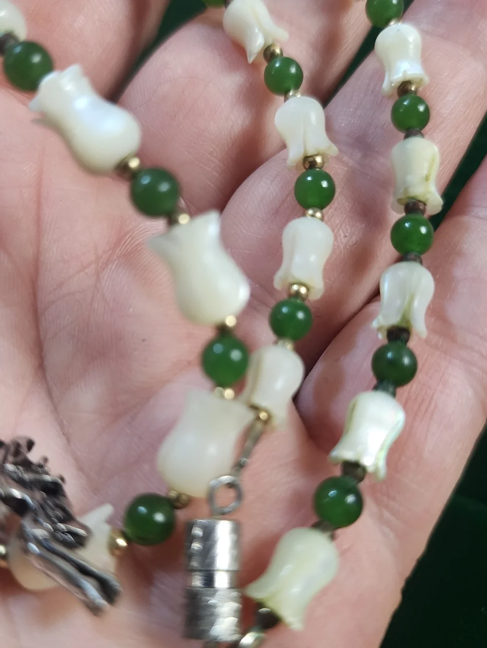 Vintage 1970s Lucite & Jade Beaded Necklace Fairy Pendant Green White Retro - Picture 4 of 10
